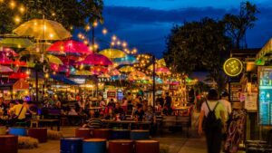 Night bazaar at Chiang Mai, Image by aminkorea, Shutterstock